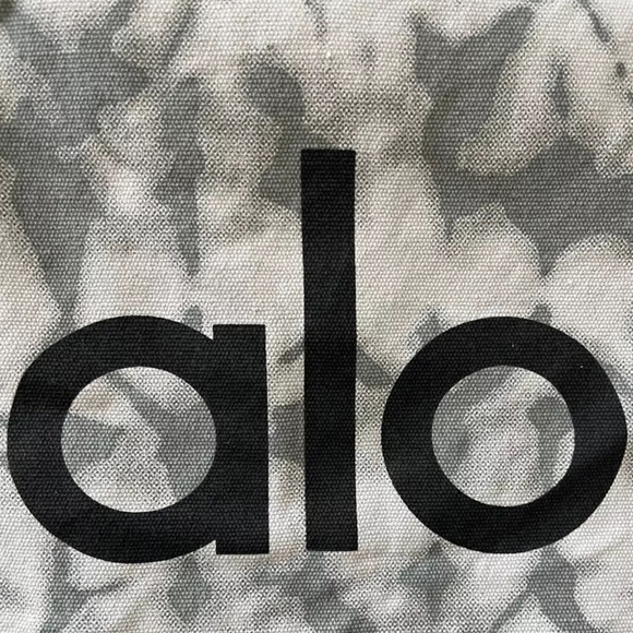 New Alo yoga large tote NWT - Picture 7 of 7